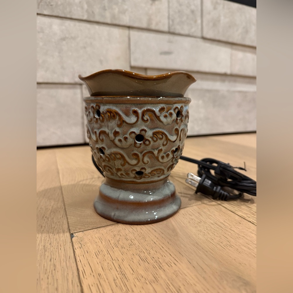 Scentsy Milano Retired Full Size Warmer Not used with Box
